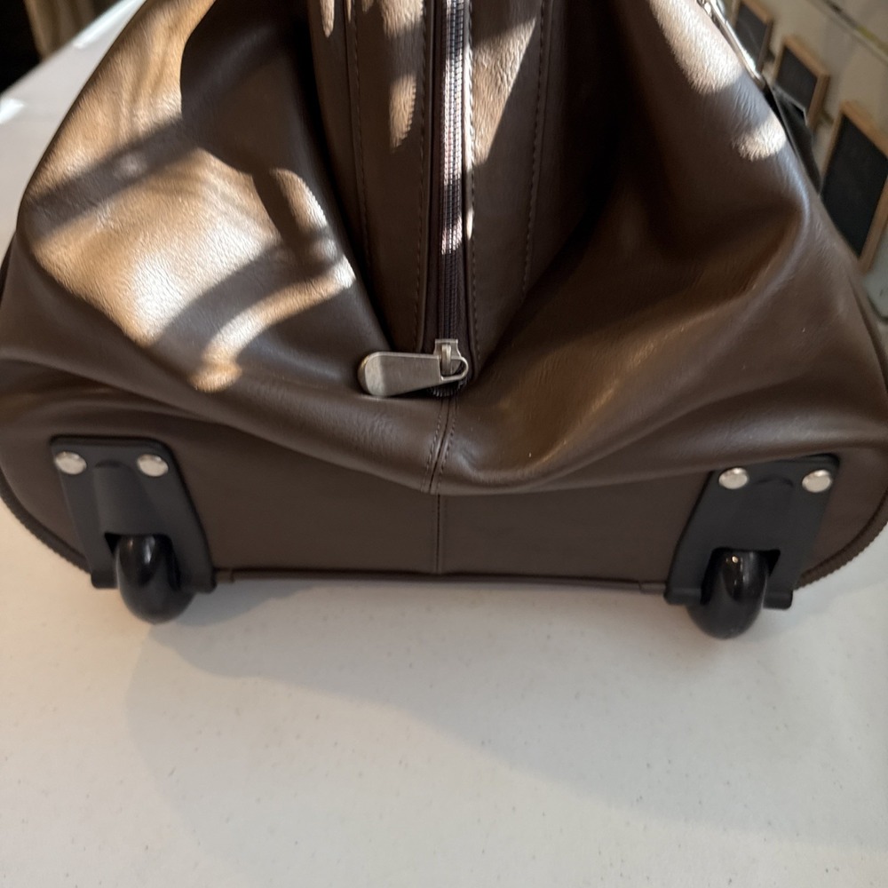 Kluge Genuine Cowhide Leather Rolling duffel Carry-On Bag $199 Used Once - Picture 7 of 14